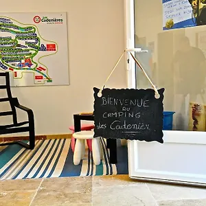 https://camping-les-cadenires.fr-provencehotel.com